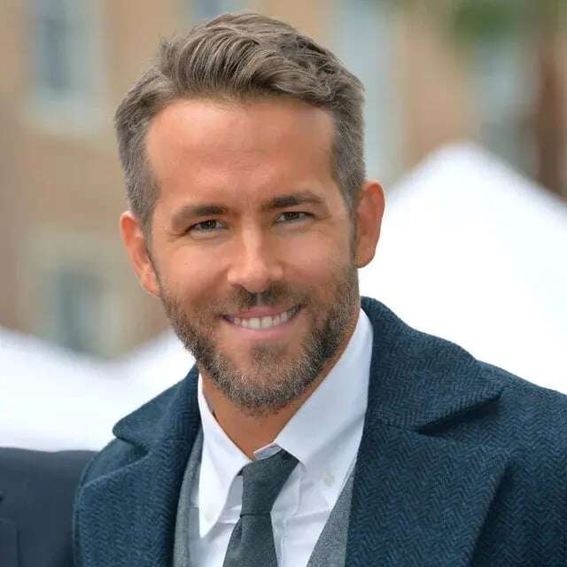 ryan-reynolds-is-it-just-me-or-v0-qs7aggqgdgpd1